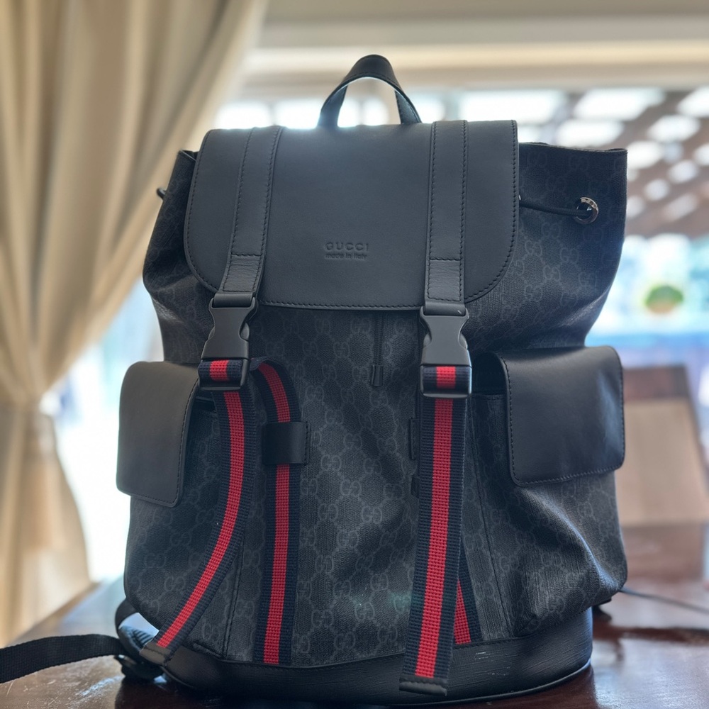 Gucci GG Supreme Black and Red Backpack with Flap Top Design - Picture 4 of 9